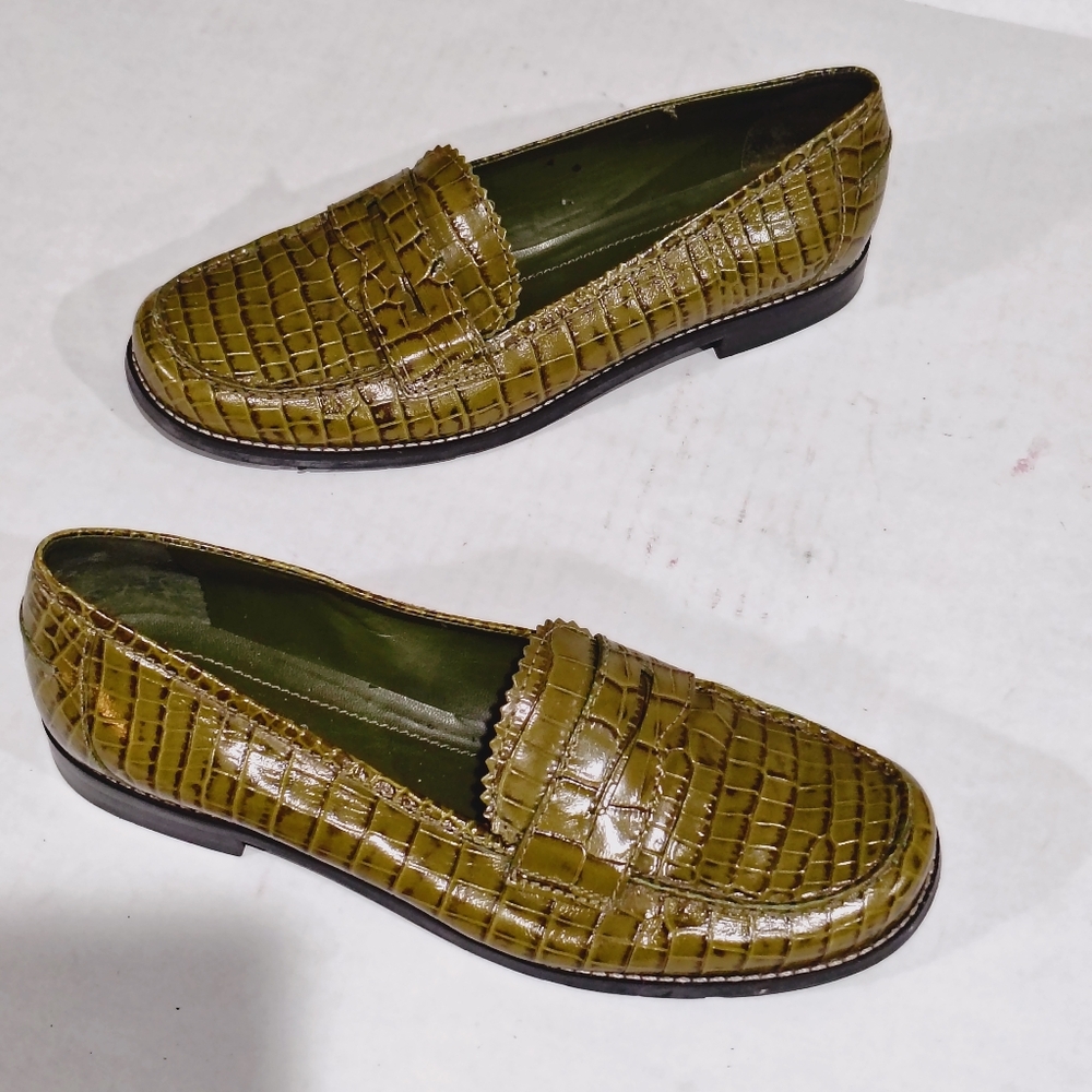 Franco Sarto Olive Crocodile-Embossed Leather Loafers Size 8